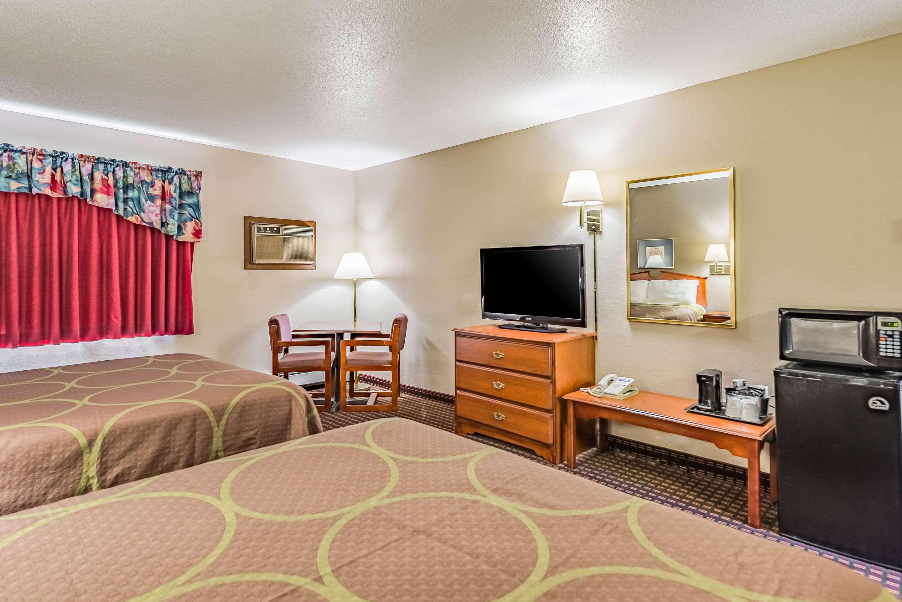 Rodeway Inn Saint Joseph Exterior photo