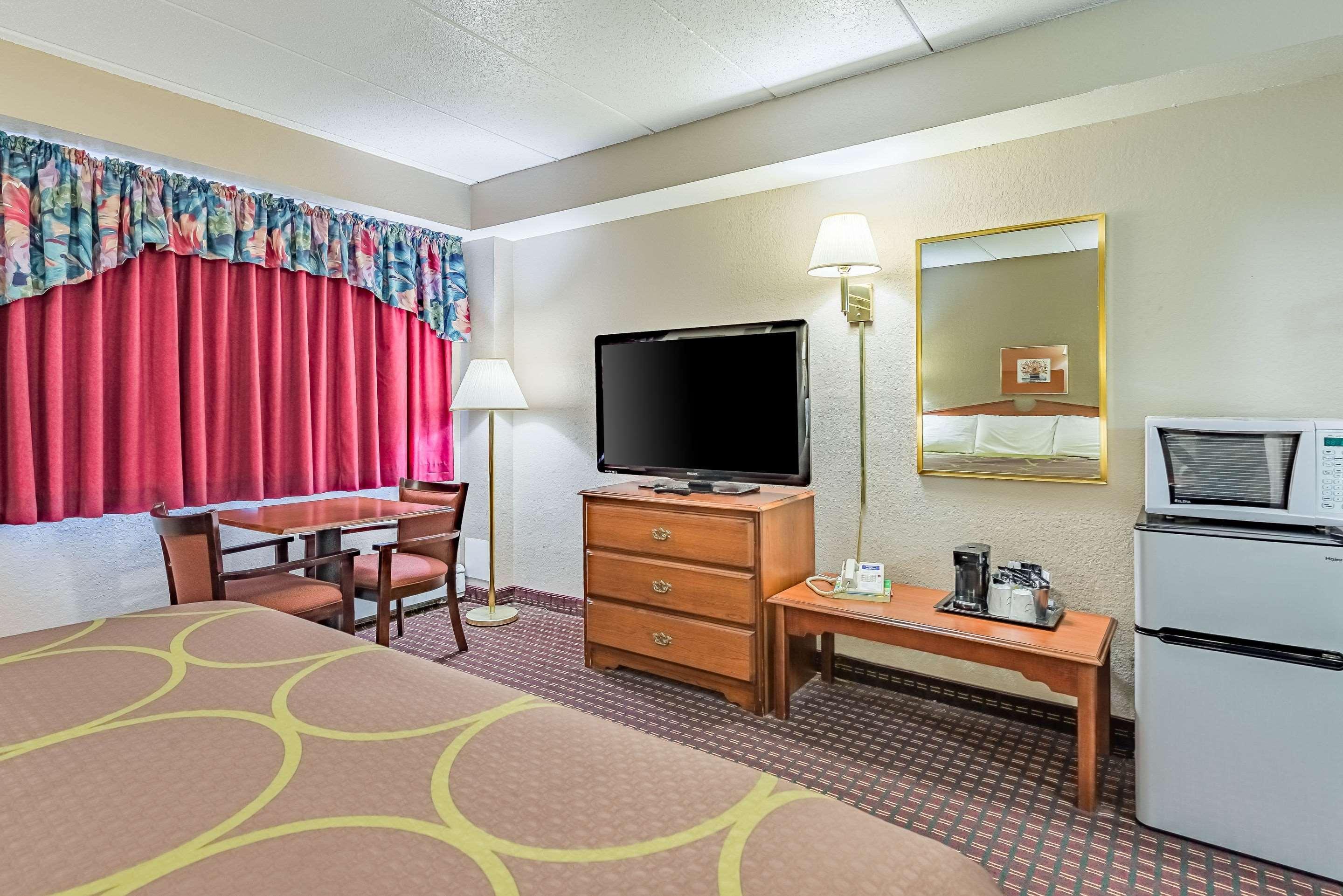 Rodeway Inn Saint Joseph Exterior photo